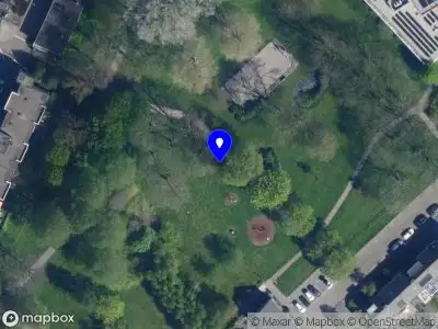 Brandweer met grote spoed naar de Monnetflat in Uithoorn vanwege voertuigbrand