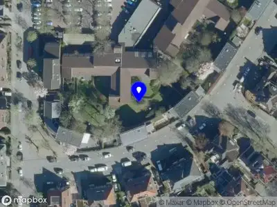 Brandweer met grote spoed naar de Baselaarsstraat in 's-Hertogenbosch vanwege voertuigbrand