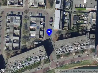 Ambulance met grote spoed naar de Drontermeer in Barendrecht