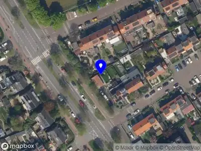 Brandweer met grote spoed naar de Burgemeester A. van Walsumlaan in Vlaardingen vanwege een buitenbrand