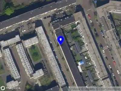 Ambulance met grote spoed naar de Pieter Langendijkstraat in Rotterdam