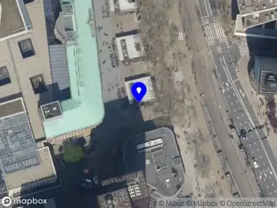 Ambulance naar de Coolsingel in Rotterdam