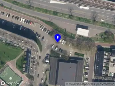 Brandweer met grote spoed naar de Dr. Zamenhofstraat in Schiedam vanwege voertuigbrand