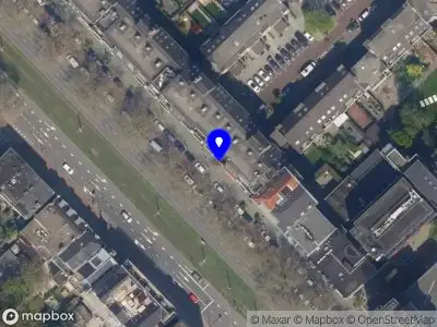 Ambulance met grote spoed naar de Schiekade in Rotterdam