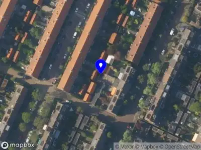 Ambulance met grote spoed naar de Drechtstraat in Leiden