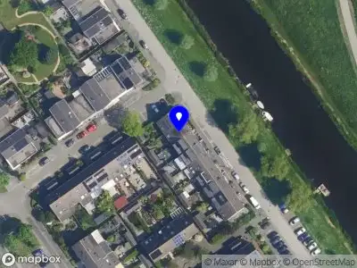 Brandweer met gepaste spoed naar de Waterleliestraat in Almere vanwege een buitenbrand