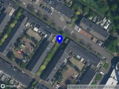 Ambulance met gepaste spoed naar de Orkneypad in Amsterdam