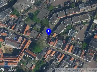 Ambulance met grote spoed naar de Beeksteeg in Haarlem