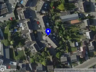 Brandweer met gepaste spoed naar de Anna van Saksenstraat in Budel vanwege een buitenbrand