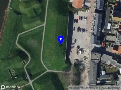 Ambulance met grote spoed naar de Plein Fort Haerlem in Hellevoetsluis