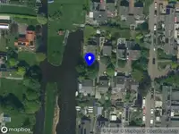 Ambulance met grote spoed naar de Meeuwstraat in Jisp