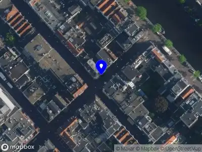 Ambulance met grote spoed naar de Leidsekruisstraat in Amsterdam