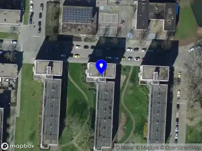 Ambulance met grote spoed naar de Hijkerveld in Rotterdam