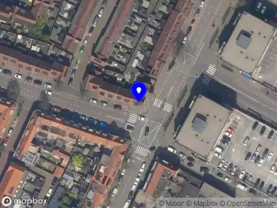 Ambulance met grote spoed naar de Vondelstraat in Vlaardingen