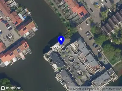 Ambulance met grote spoed naar de Sterrekinderen erf in Capelle aan den IJssel