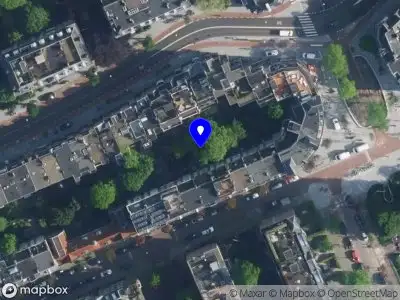 Ambulance met gepaste spoed naar de Valeriusplein in Amsterdam