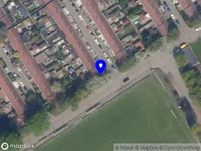 Politie naar de Rhijnsburgstraat in Rotterdam vanwege personen te water