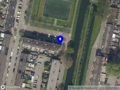 Ambulance met grote spoed naar de Laarwoudpad in Rotterdam