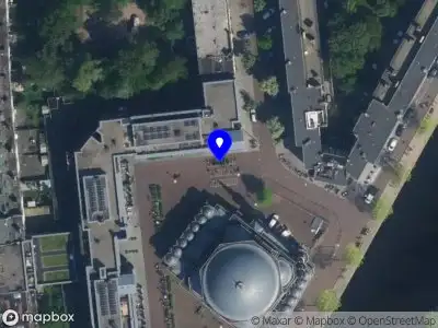 Ambulance met grote spoed naar de Piri Reisplein in Amsterdam