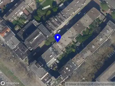 Ambulance met grote spoed naar de Roo-Valkstraat in Rotterdam