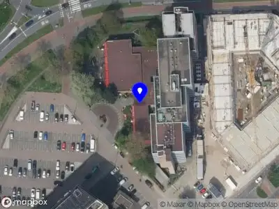 Ambulance met grote spoed naar de Strevelsweg in Rotterdam