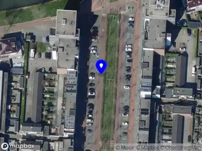 Brandweer met grote spoed naar de Meerwedesingel in Barendrecht vanwege voertuigen te water