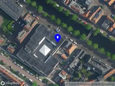 Ambulance met grote spoed naar de Wintertuin in Weesp