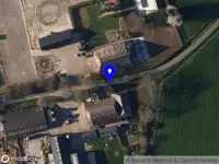 Brandweer en politie met grote spoed naar de De Steeg in Winde vanwege middelgrote brand