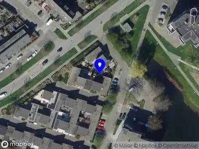 Ambulance met grote spoed naar de Leeghwaterstraat in Ridderkerk vanwege middelgrote brand