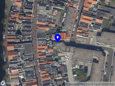 Ambulance met grote spoed naar de Zwaansteeg in Schiedam