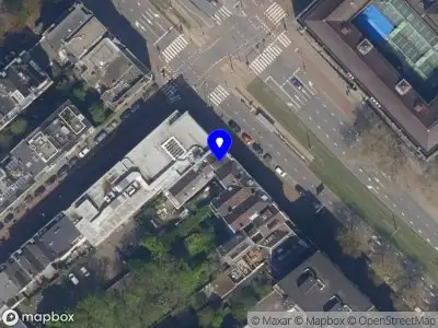 Ambulance met grote spoed naar de Schiekade in Rotterdam
