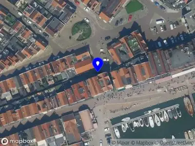 Ambulance met gepaste spoed naar de Pellersplein in Volendam