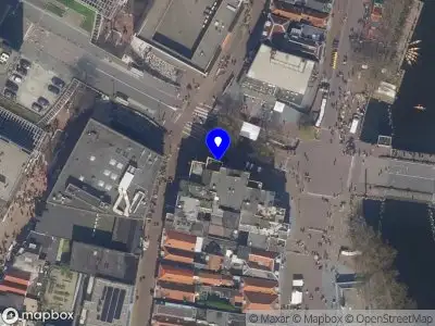 Ambulance met grote spoed naar de Blokmakersplaats in Vlaardingen