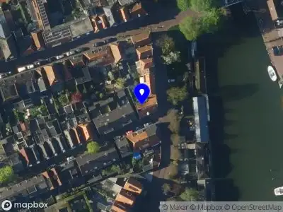 Ambulance met grote spoed naar de Slapershaven in Hoorn