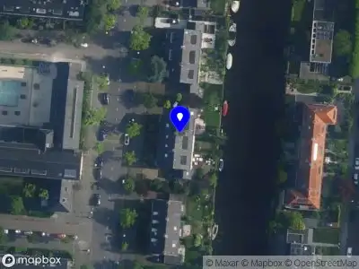 Ambulance met grote spoed naar de Henrick de Keijserstraat in Amsterdam