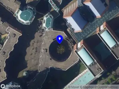 Ambulance met grote spoed naar de Clioplein in 's-Gravenhage