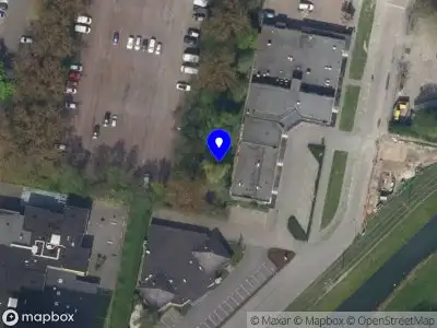 Ambulance met grote spoed naar de Palmentuin in Rotterdam