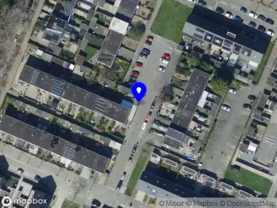 Brandweer met grote spoed naar de Normahof in Hoogvliet Rotterdam vanwege waarnemen gaslucht