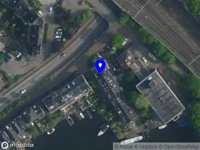 Brandweer met grote spoed naar de Spoorstraat in Weesp vanwege reanimatie