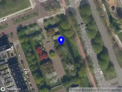Ambulance met grote spoed naar de Holysingel in Vlaardingen