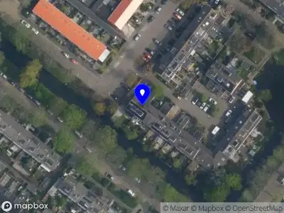 Ambulance met grote spoed naar de Tijmensblok in Wateringen