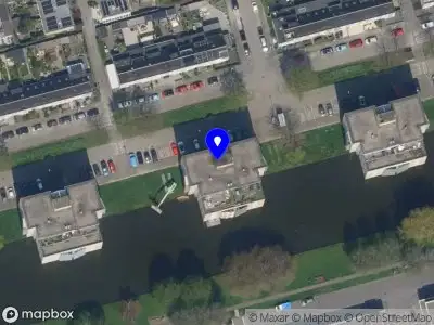 Ambulance met grote spoed naar de Rietkerkweg in Rotterdam