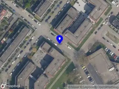 Brandweer met gepaste spoed naar de Cyclaamstraat in Rotterdam vanwege een buitenbrand