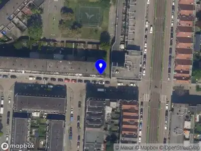 Ambulance met grote spoed naar de 1e Schansstraat in Rotterdam