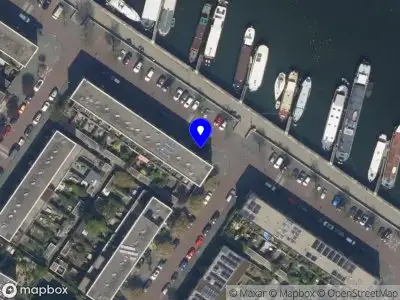 Brandweer met grote spoed naar de J.B. Bakemakade in Rotterdam vanwege voertuigbrand