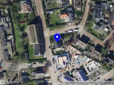 Ambulance met grote spoed naar de Molendijk in Rhoon