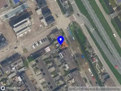 Brandweer met grote spoed naar de Doormanstraat in Maasdijk vanwege afhijsen patient