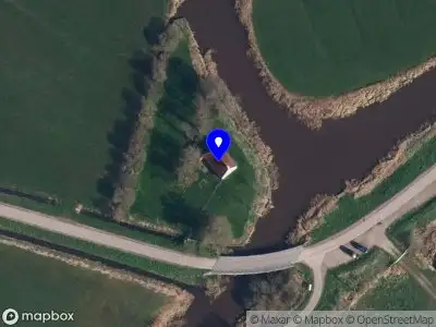 Brandweer met grote spoed naar de Mardyk in Sibrandabuorren vanwege voertuigen te water