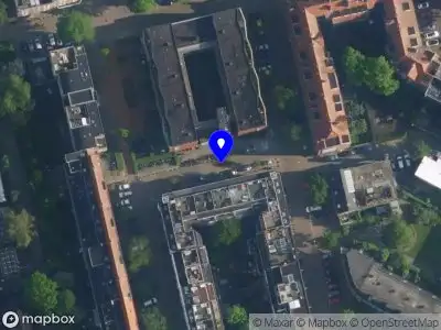 Ambulance met grote spoed naar de Luzacstraat in Amsterdam