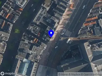 Traumahelikopter met grote spoed naar de Nieuwezijds Voorburgwal in Amsterdam